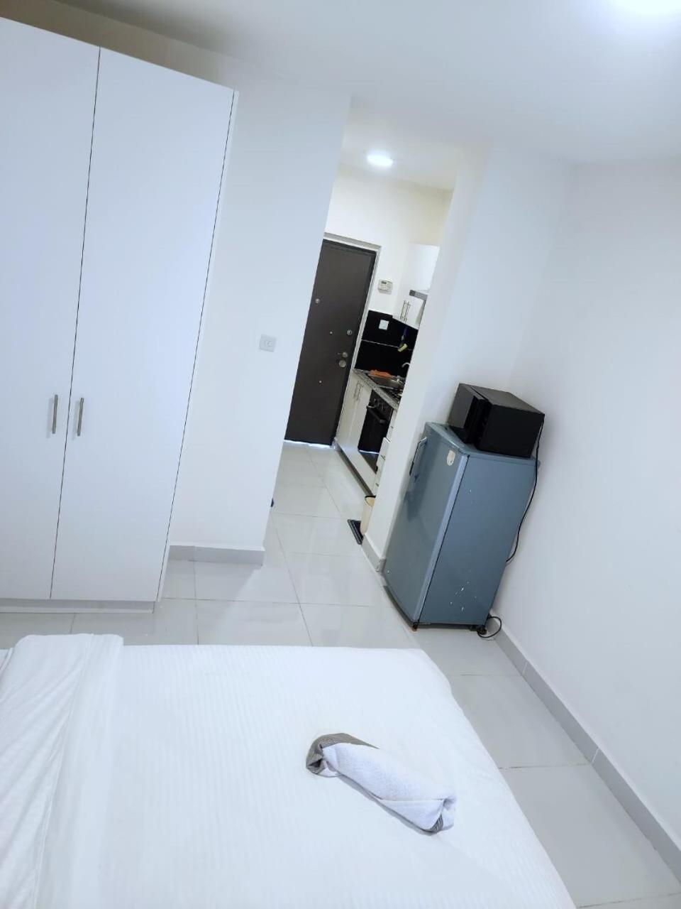 Cozy With Balcony 15min From Jkia And Sgr
