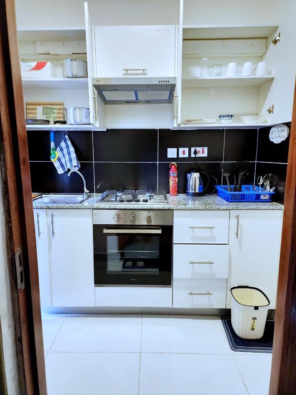Apartment Cozy With Balcony 15min From Jkia And Sgr Nairobi