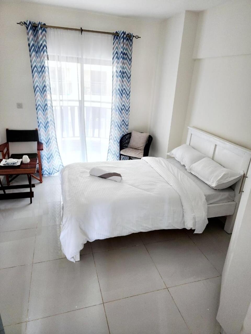 Cozy With Balcony 15min From Jkia And Sgr