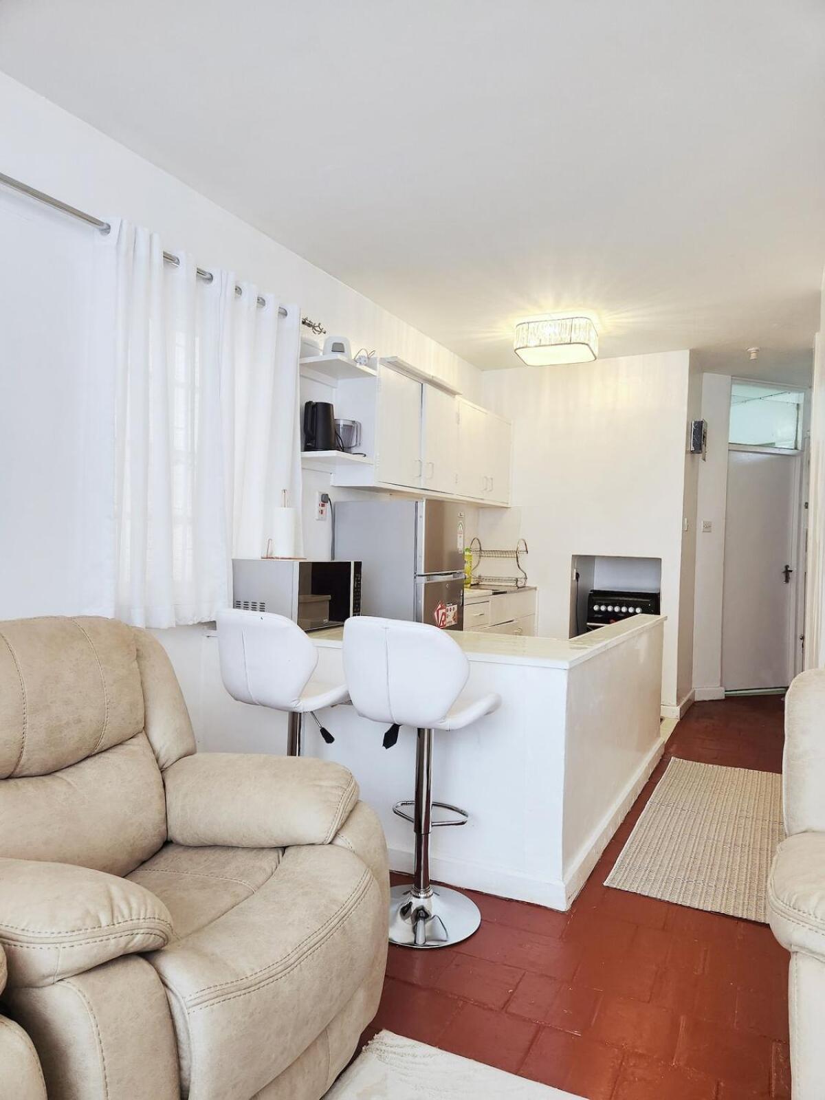 Apartment Prime Location On East Raphta Rd *