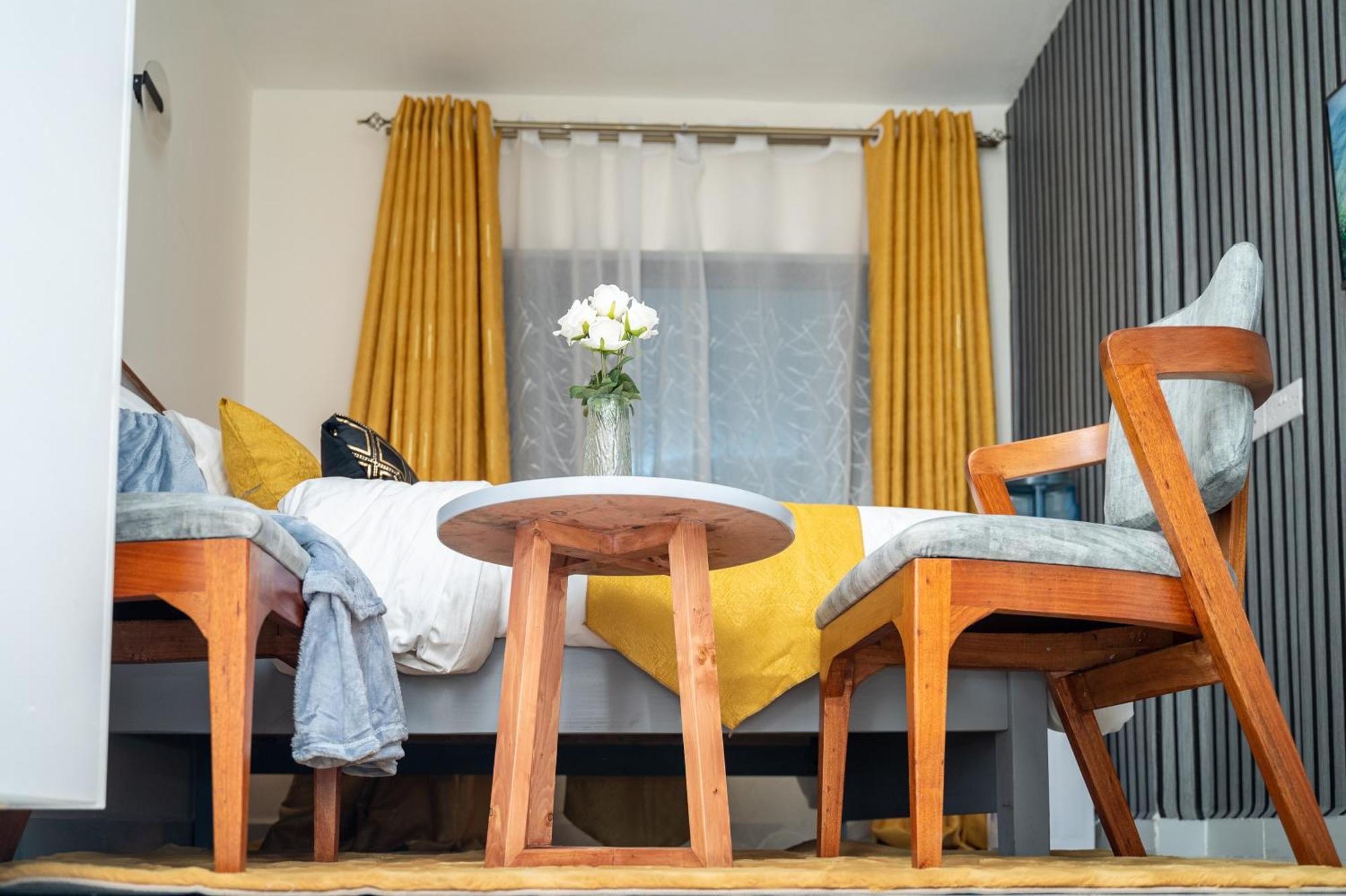Modern Posh At Luxore Apartment *