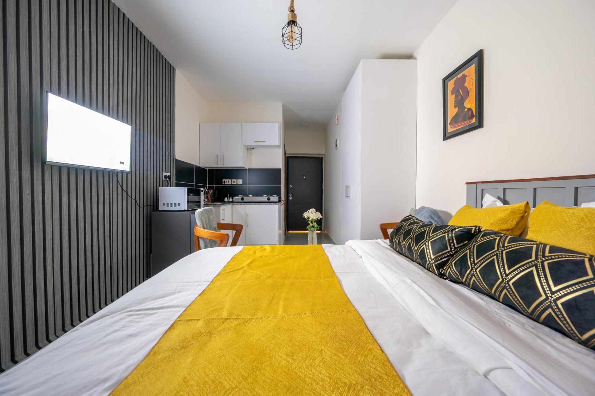 Modern Posh At Luxore Apartment *