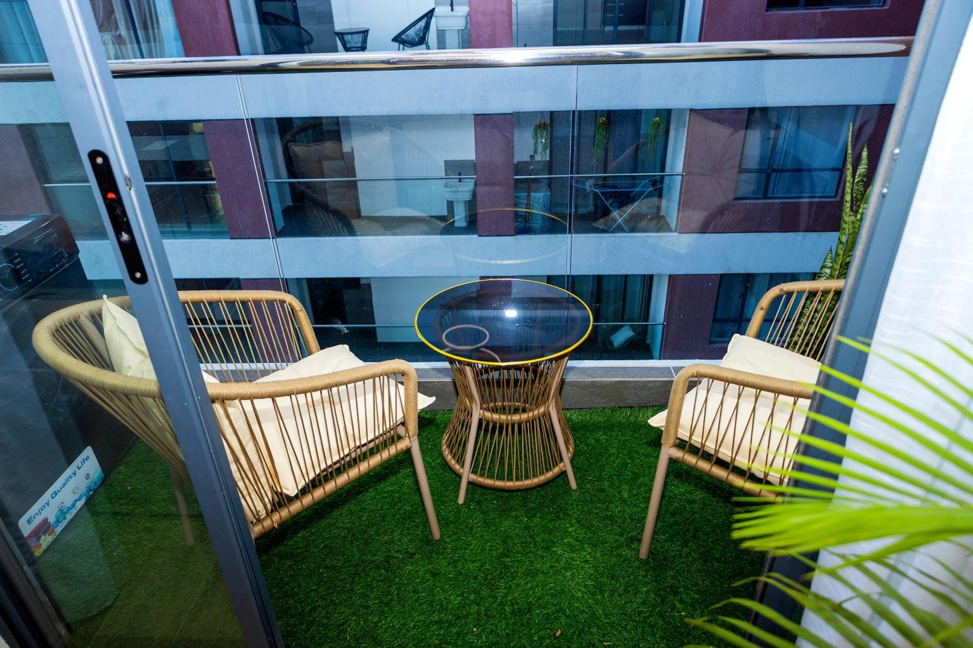 Cozy Modern One Bedrooapt Balcony Apartment Nairobi