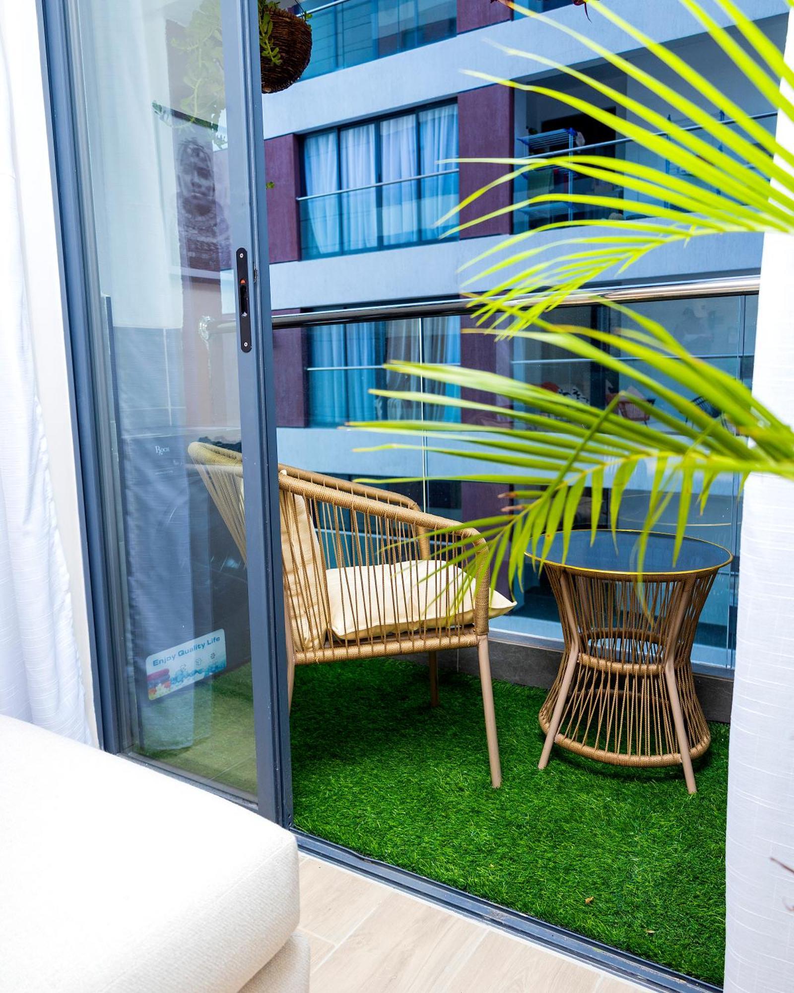 Cozy Modern One Bedrooapt Balcony *