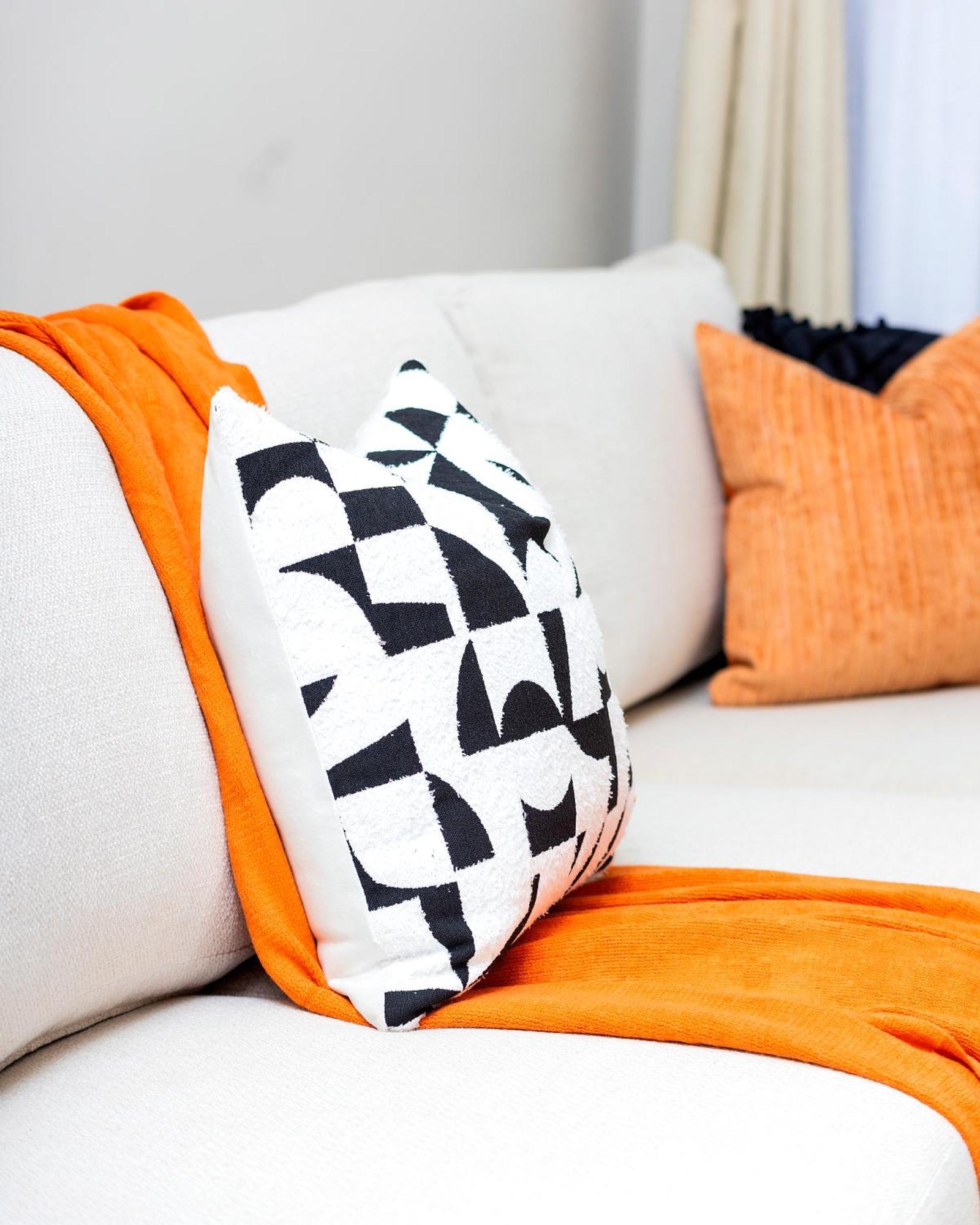 Cozy Modern One Bedrooapt Balcony Apartment Nairobi