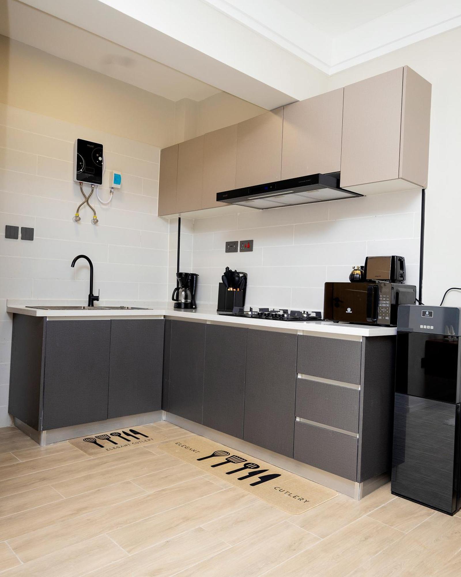 Cozy Modern One Bedrooapt Balcony Nairobi