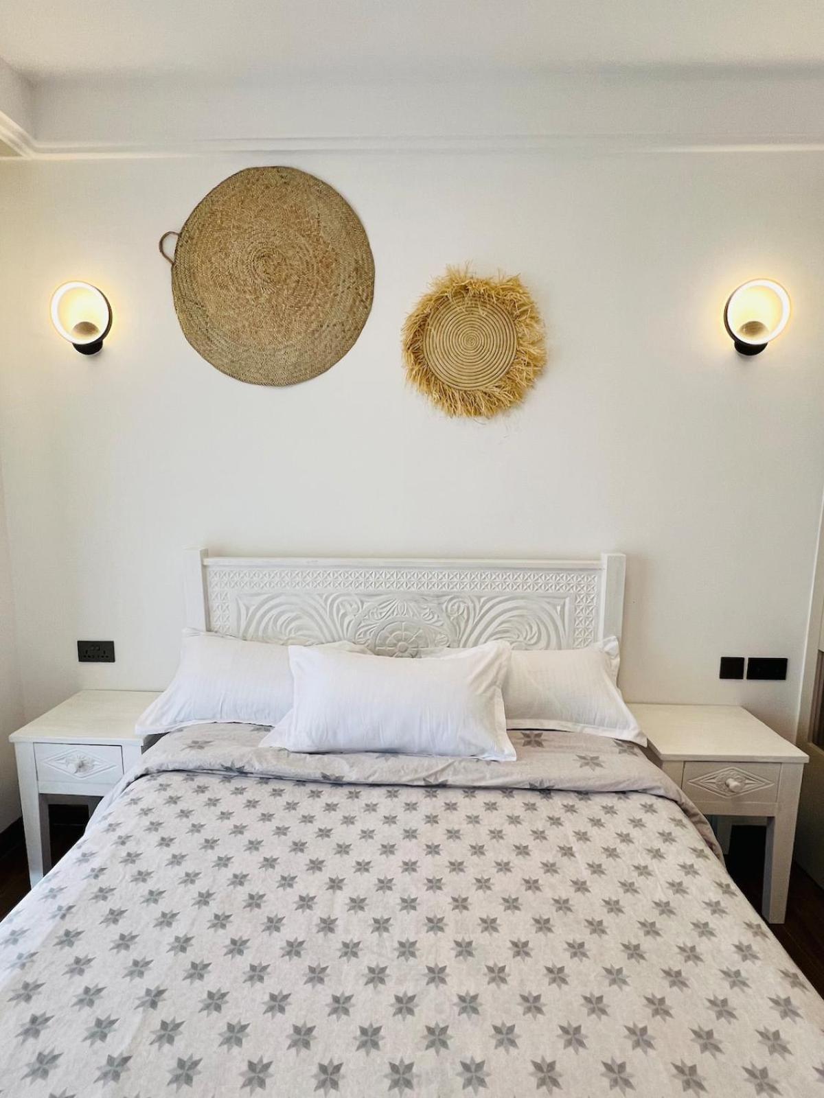 Stylish 2br Sunset View Pool Gym Sauna Work Desk Nairobi