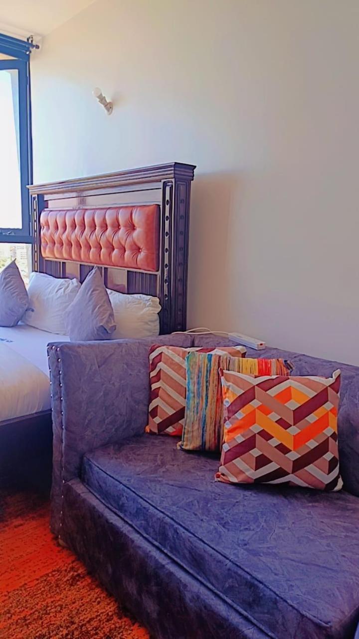 Rew 12 * Nairobi