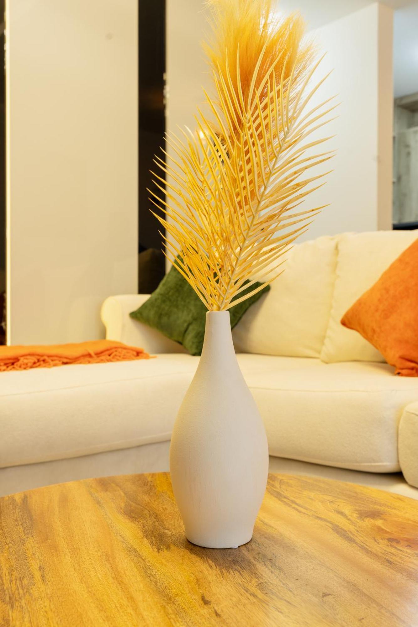 Executive 1br At Grand Premier In Lavington *