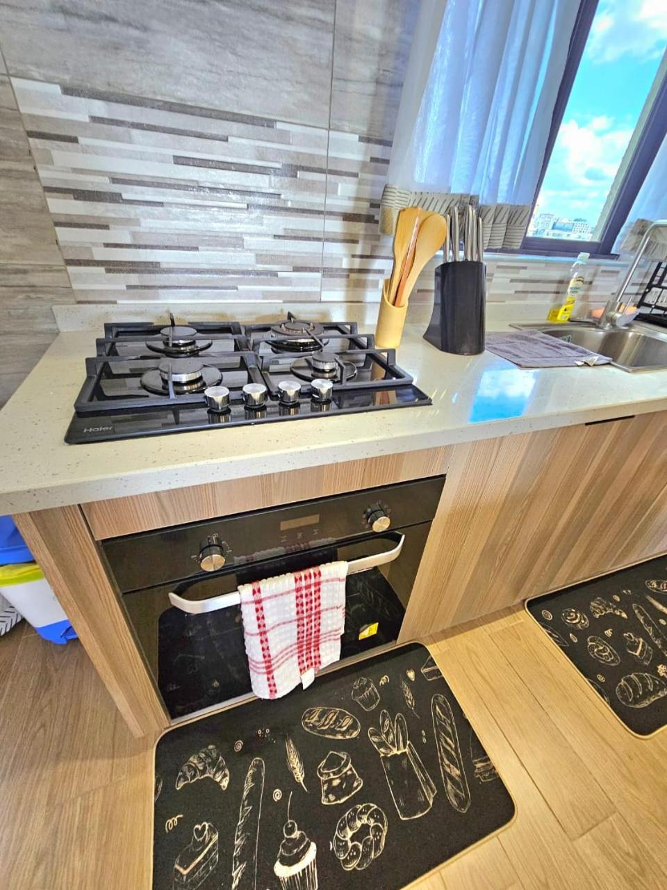 Executive Living Two Bedroom With Fully Equipped Gym, Heated Swimming Pool, Children Playground, Private Parking Space Children Play Area And Amazing Scenic Views Apartment Nairobi