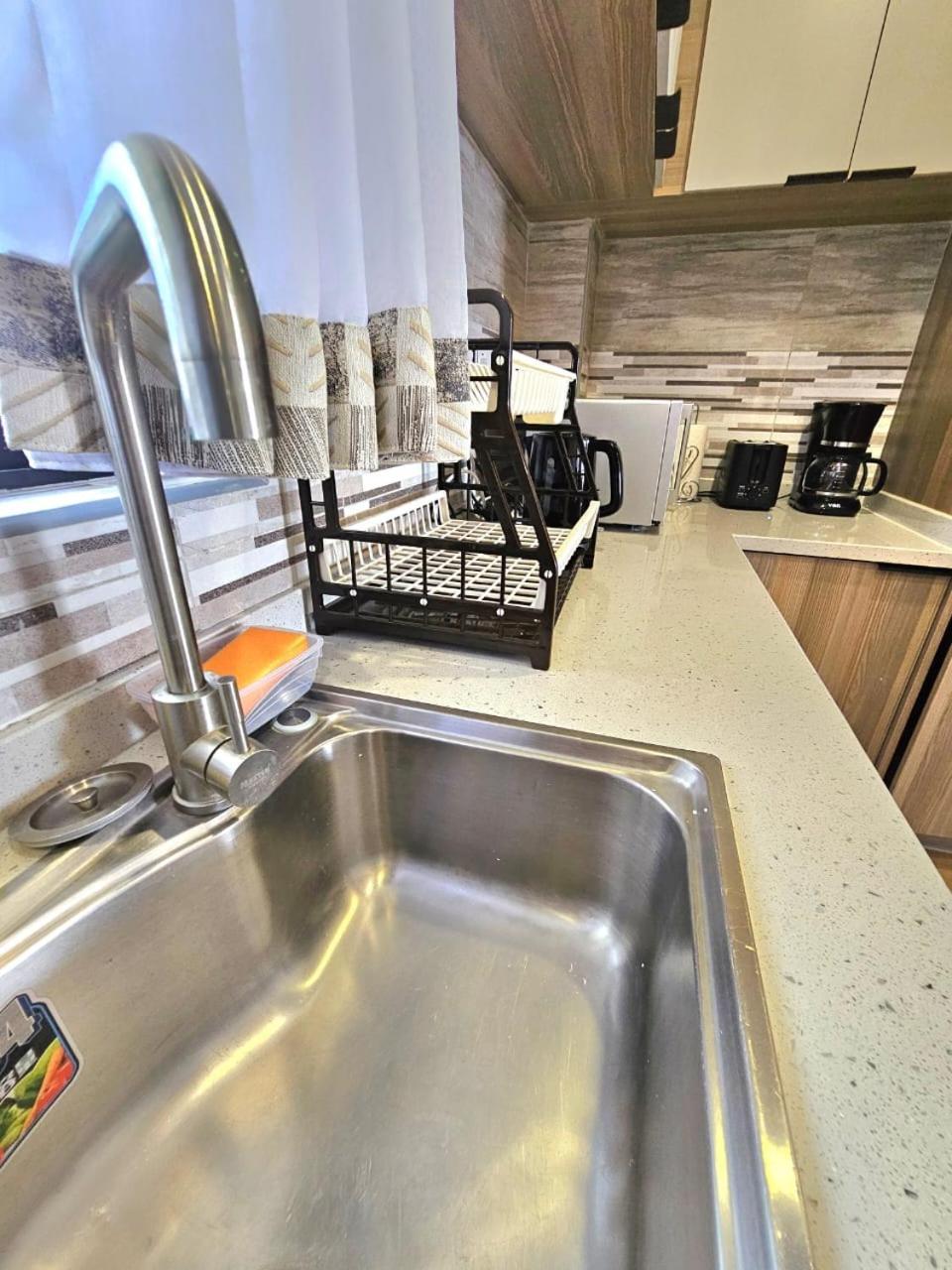Apartment Executive Living Two Bedroom With Fully Equipped Gym, Heated Swimming Pool, Children Playground, Private Parking Space Children Play Area And Amazing Scenic Views Nairobi