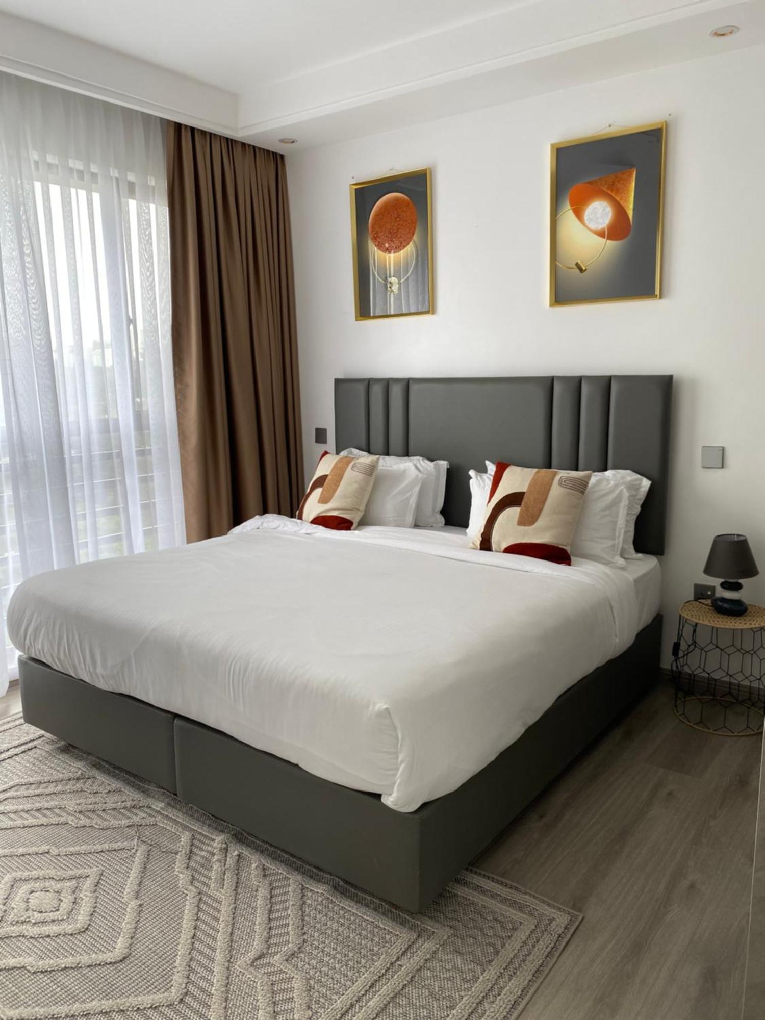 Riverside C1102 Apartment