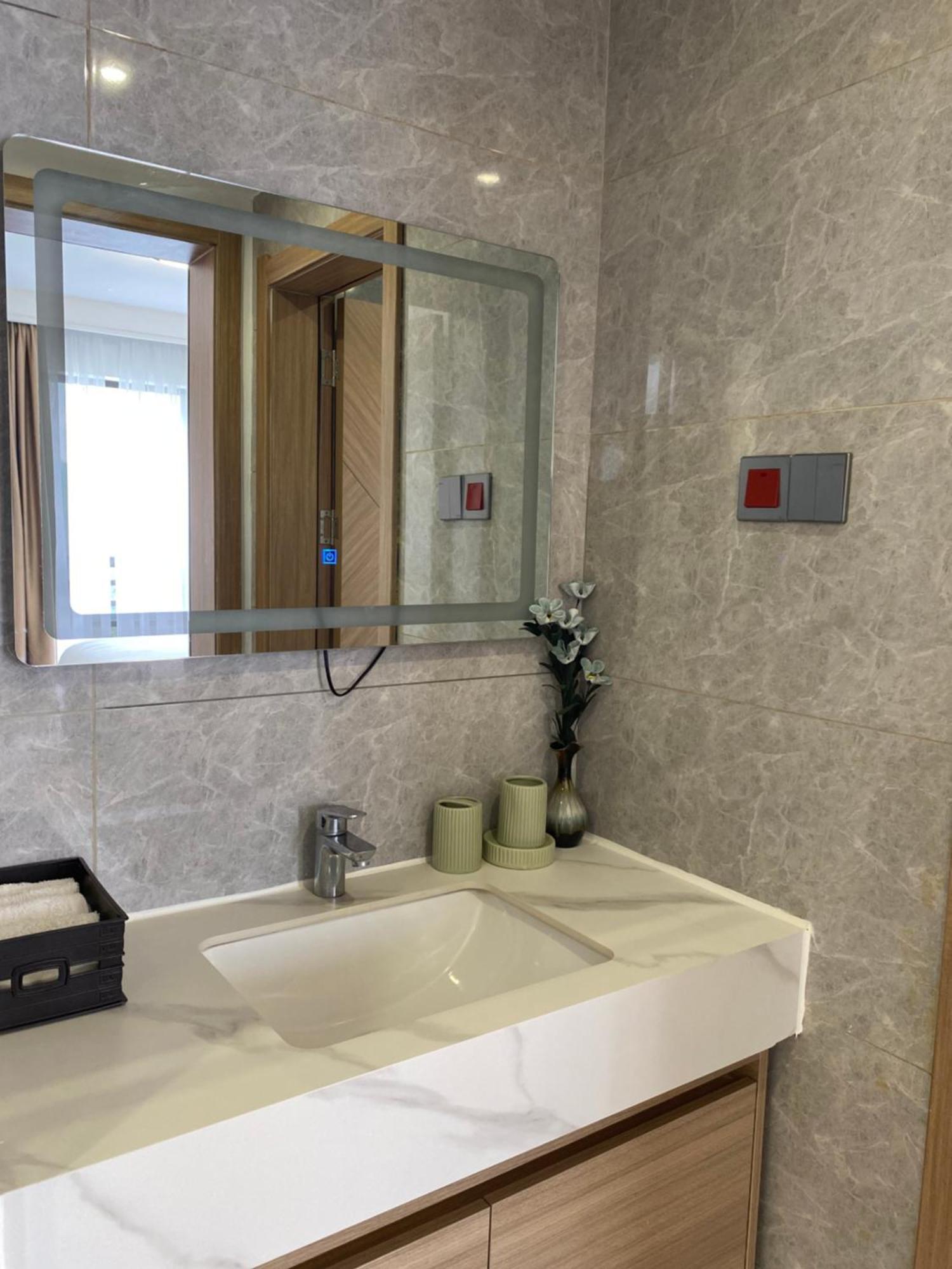 Apartment Riverside C1102 *