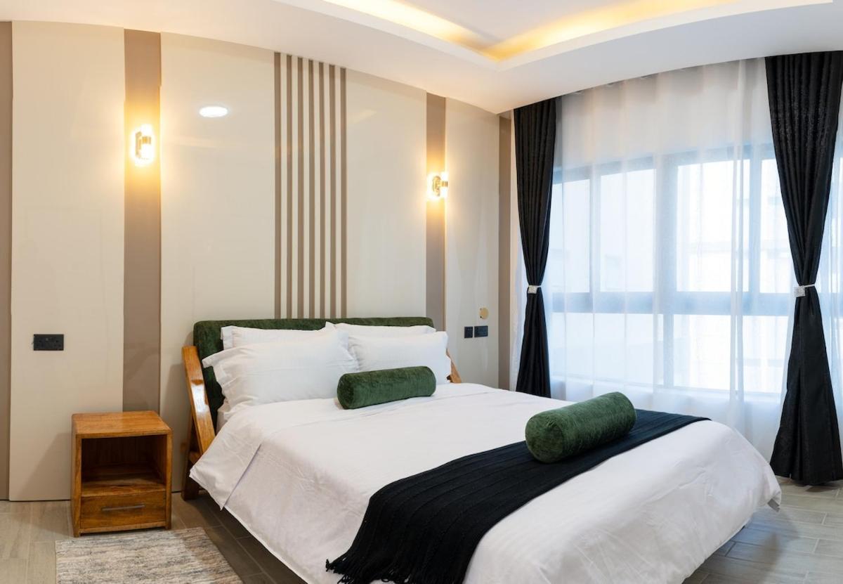 Executive 1br At Grand Premier In Lavington *