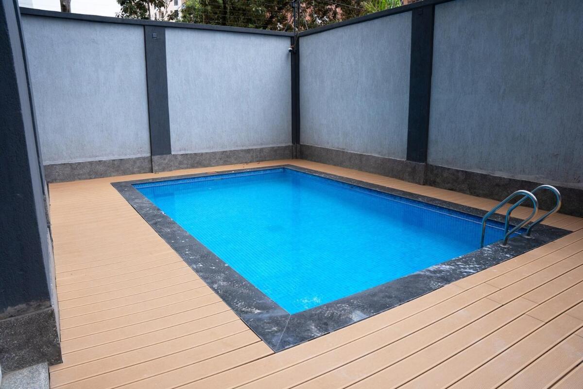 Executive 1br At Grand Premier In Lavington *