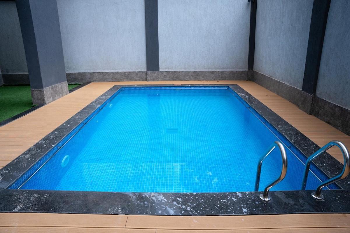 Executive 1br At Grand Premier In Lavington *