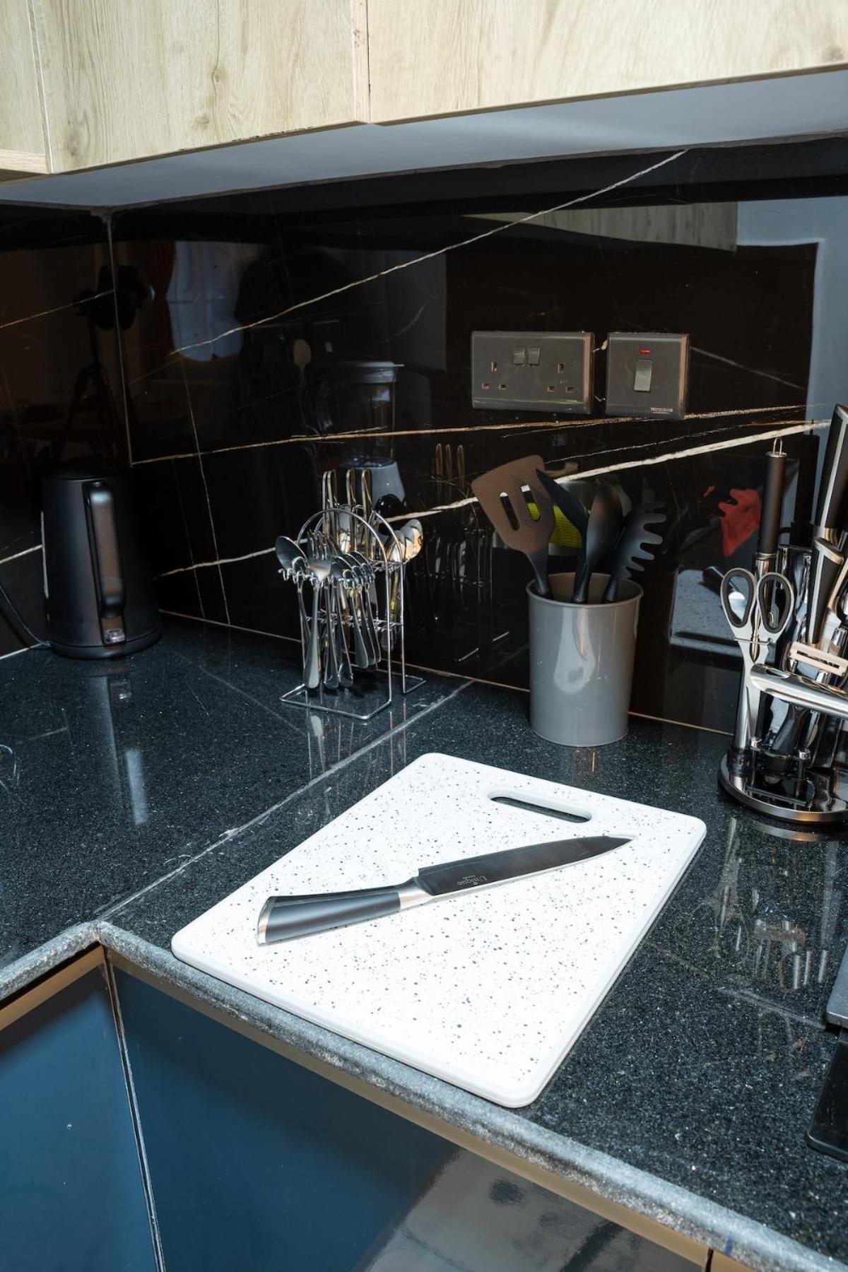 Executive 1br At Grand Premier In Lavington *