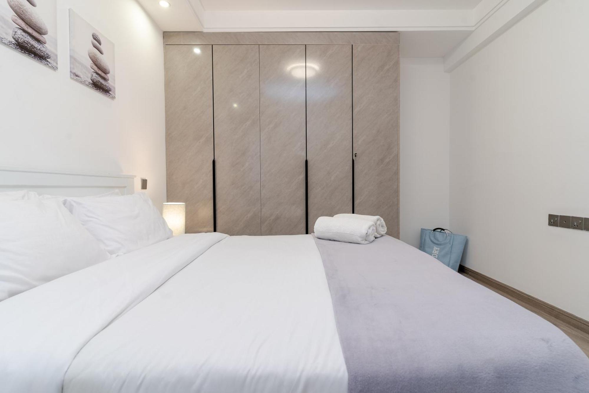 Stylish 2bdr At 108 Riverside *