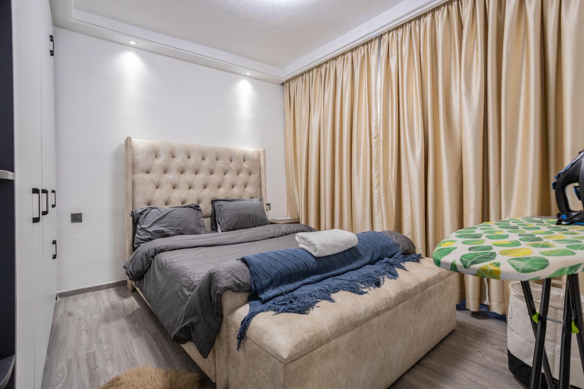 Apartment Sky High Luxe - Elegant 2br With Views