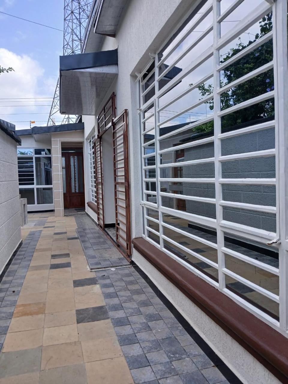 Lux Utawala Family House