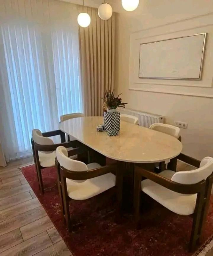 Vee Apartment