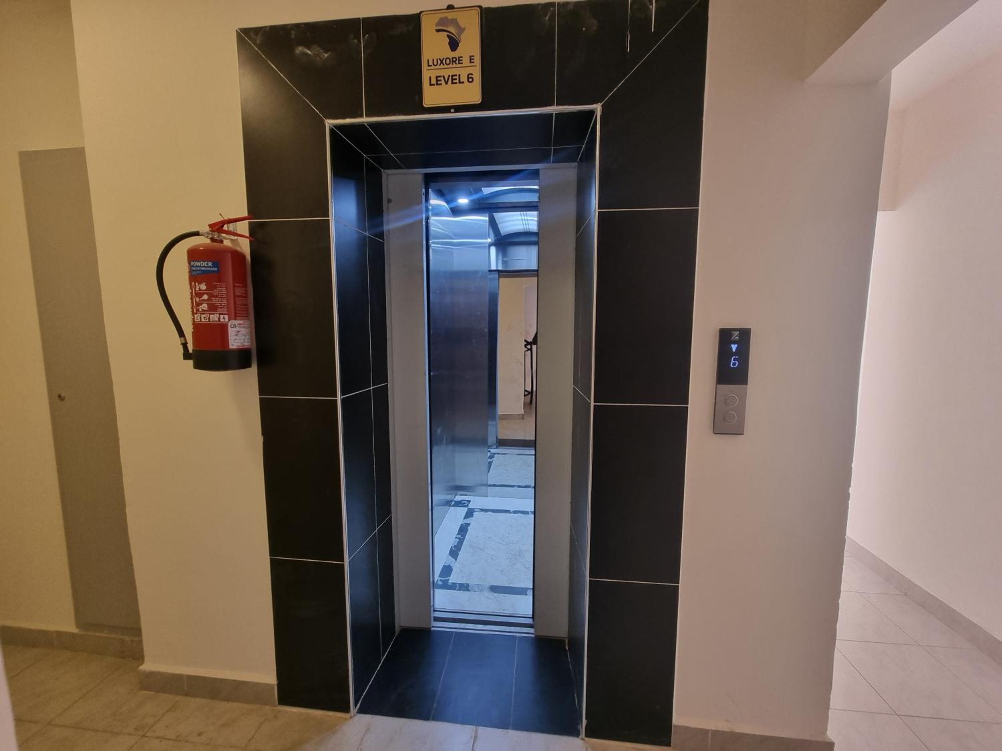 Luxore Apartments, Airport View Apartment