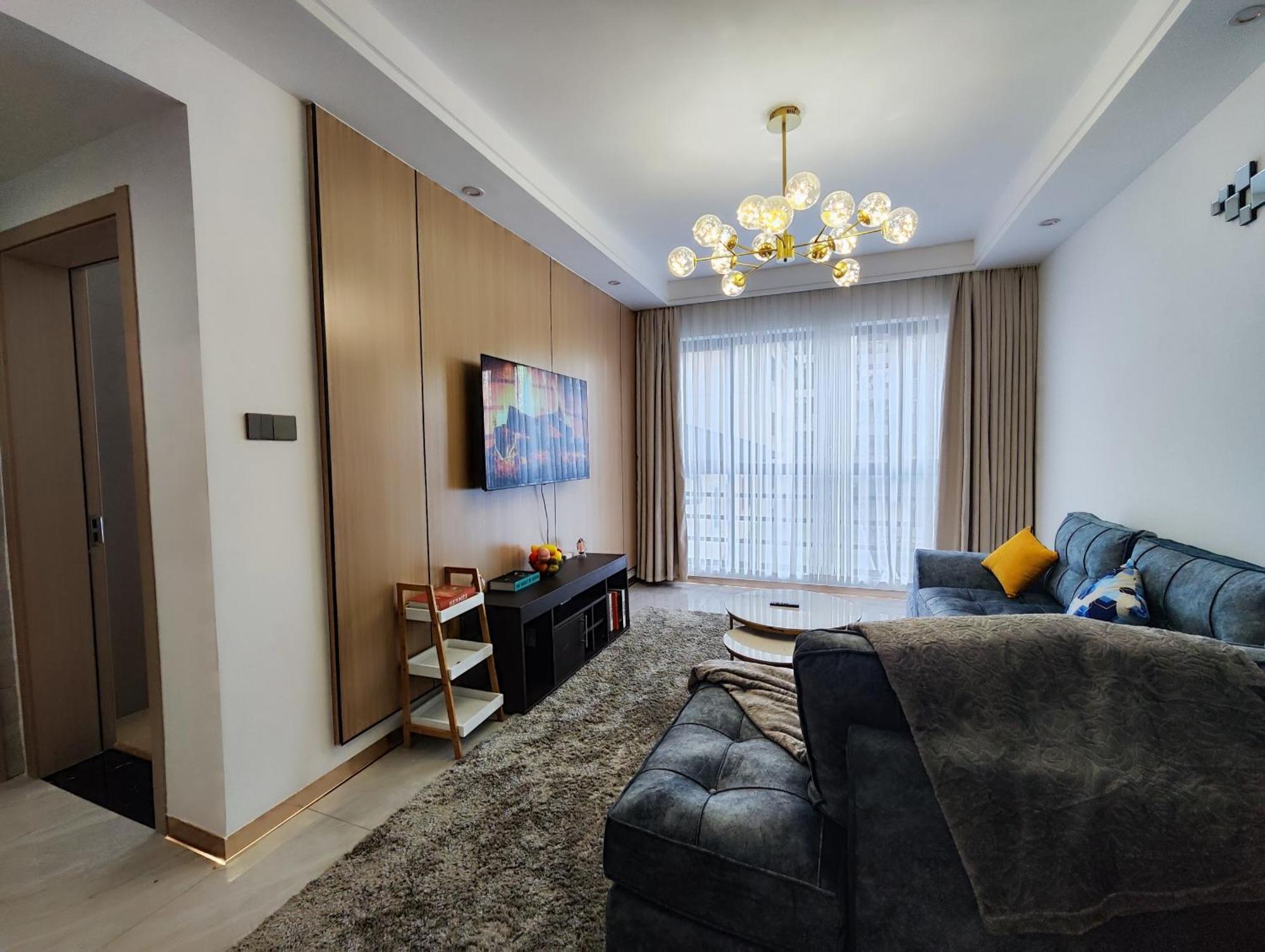 Cityscape Apartment *
