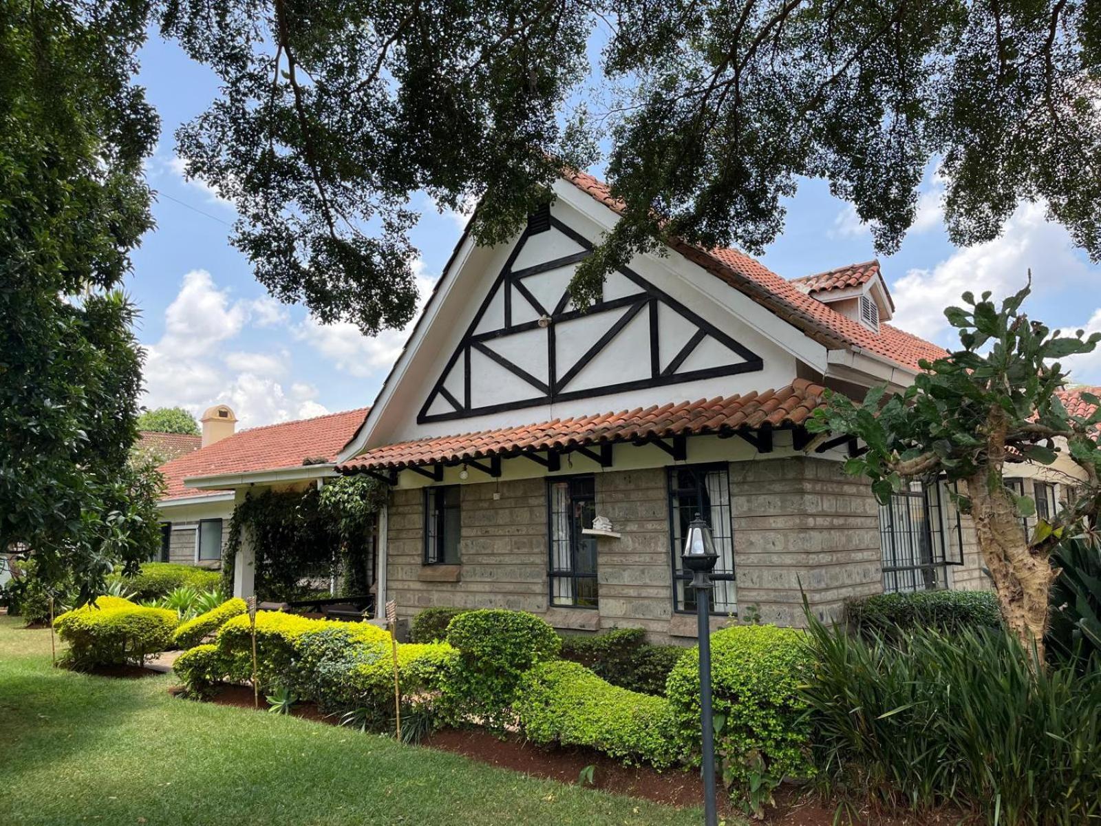 Chez Joep - Corner Guestroom * Nairobi
