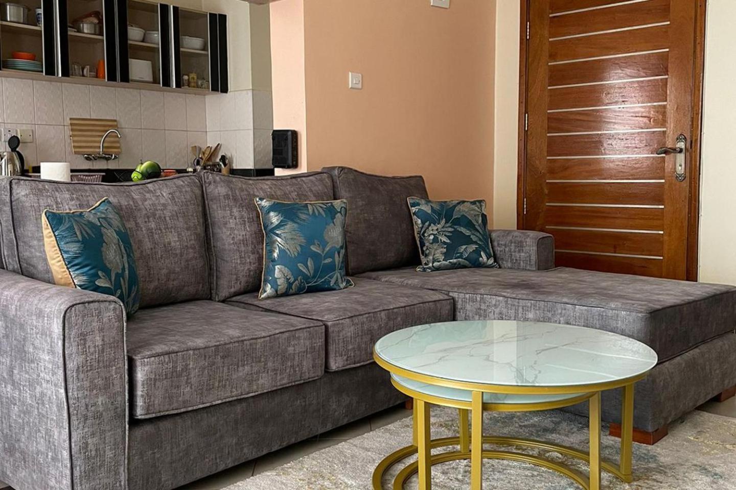 1-bed In Next To The Mall Apartment