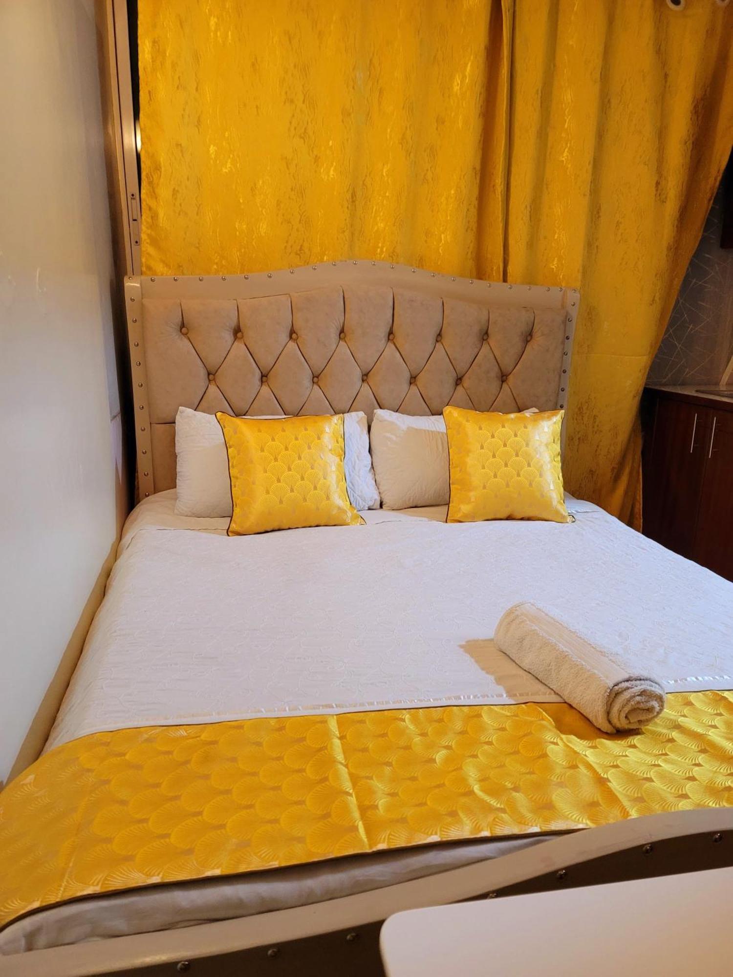 Deka Hotel Ngara Equity 3*