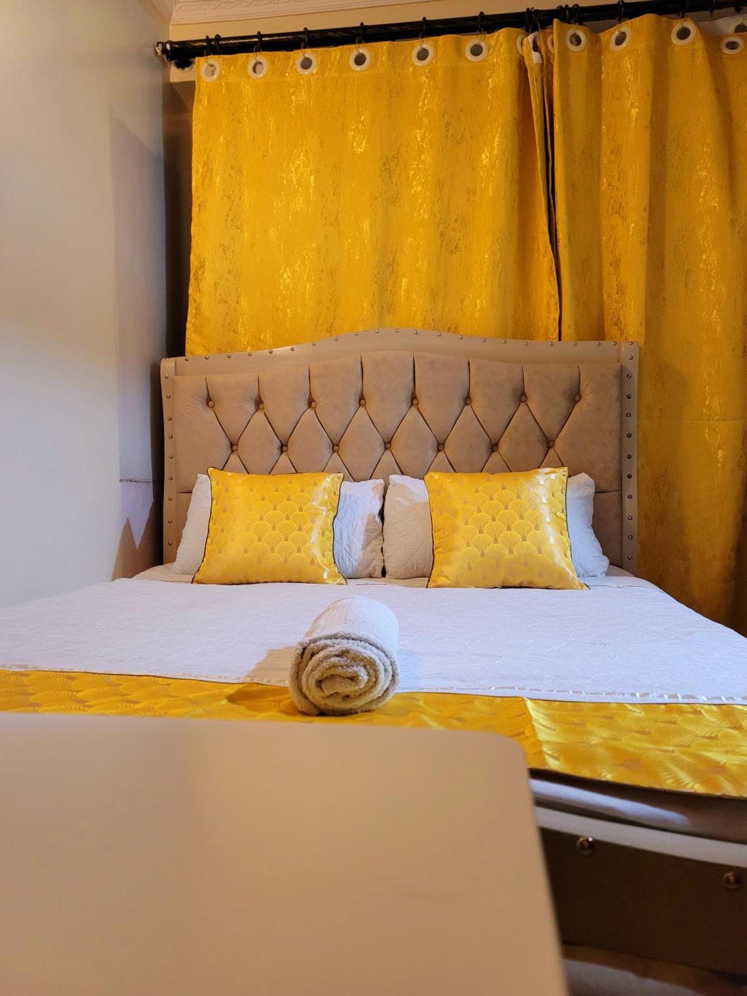 Almasi Hotel