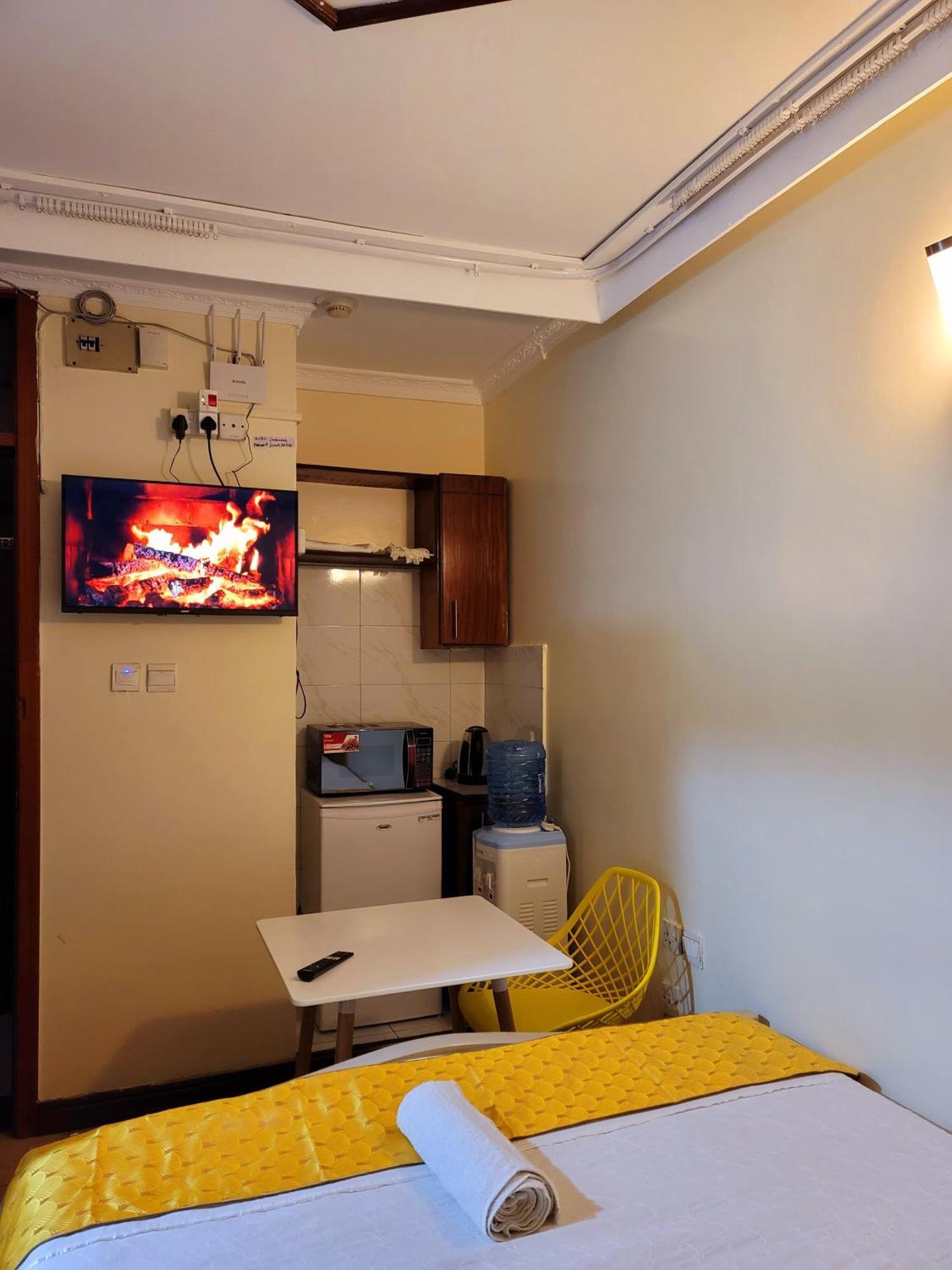 Almasi Hotel 3*