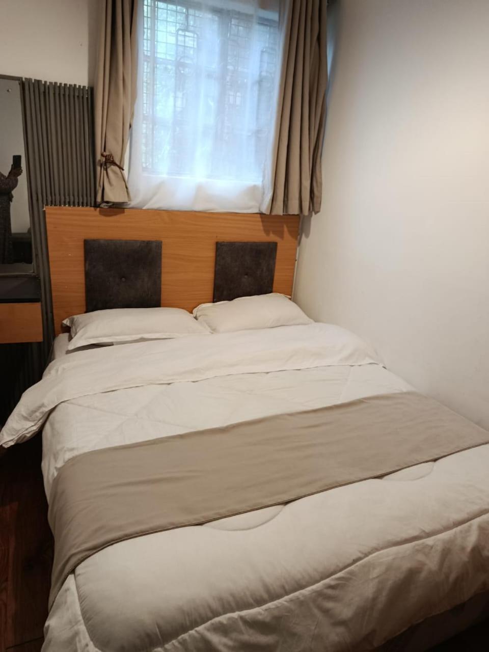 Woods Apartment *