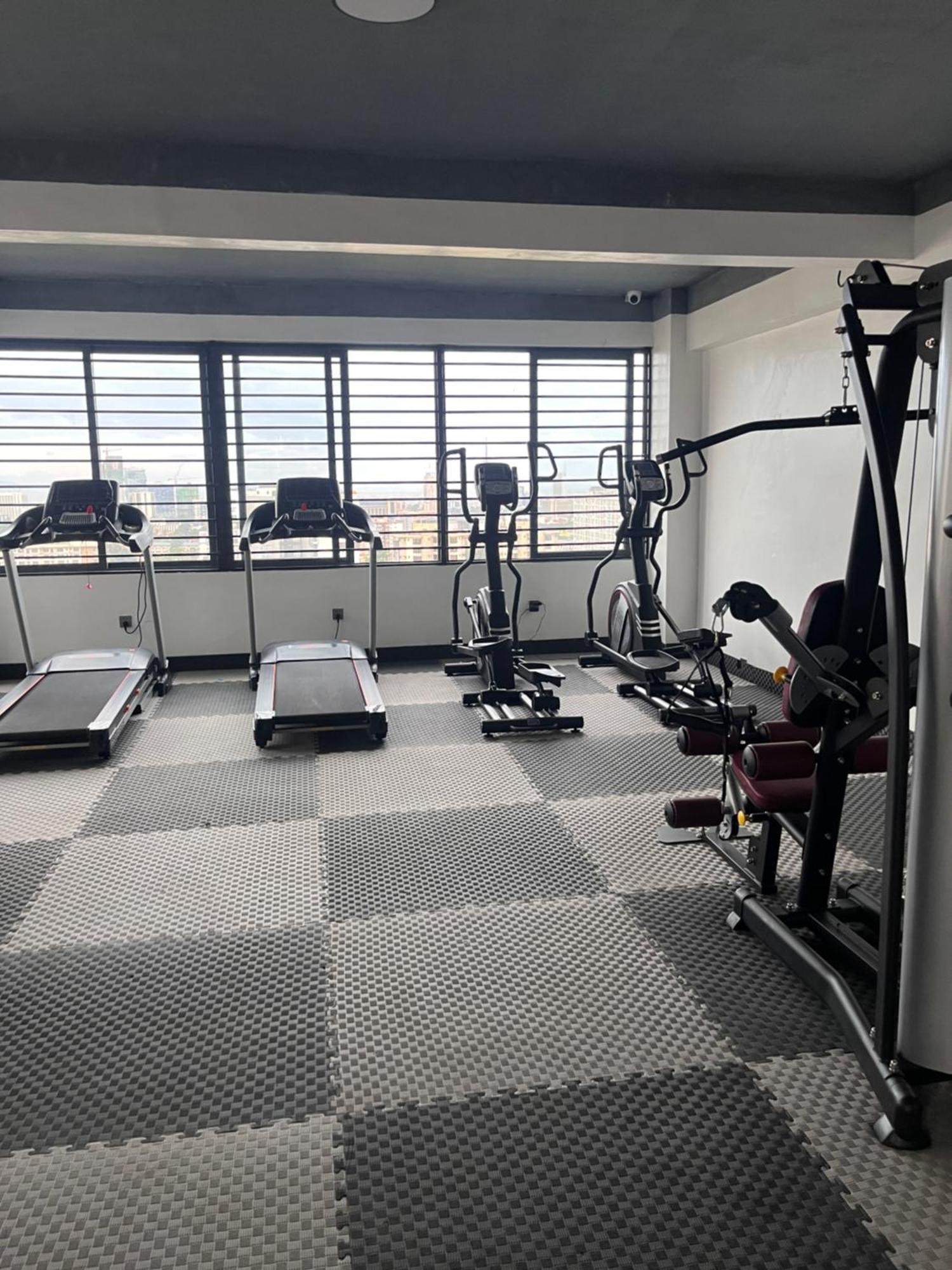 1 Bdr With Gym And Rooftop Bar In Kilimani Nairobi