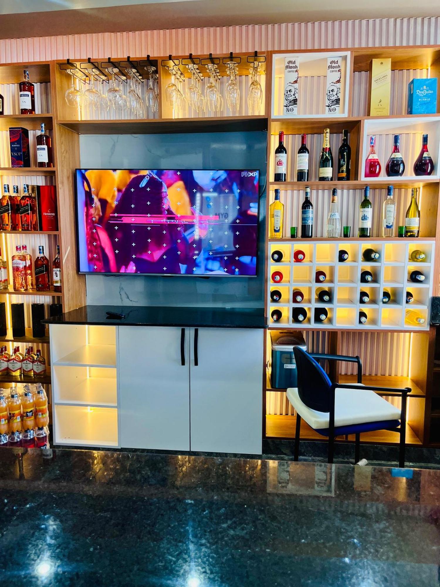 1 Bdr With Gym And Rooftop Bar In Kilimani Apartment *