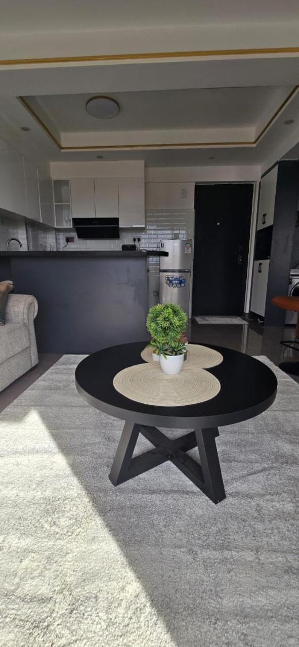 Oasis Kile- Modern 1-br, King Bed, Gym, Coffee Hse Apartment *