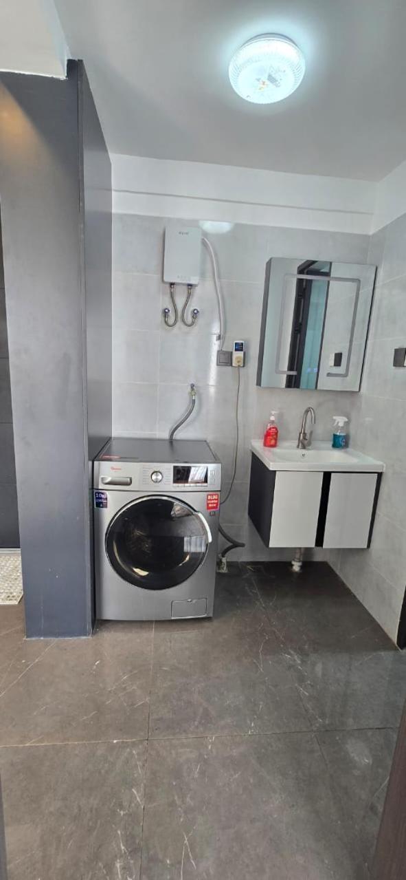 Oasis Kile- Modern 1-br, King Bed, Gym, Coffee Hse Apartment