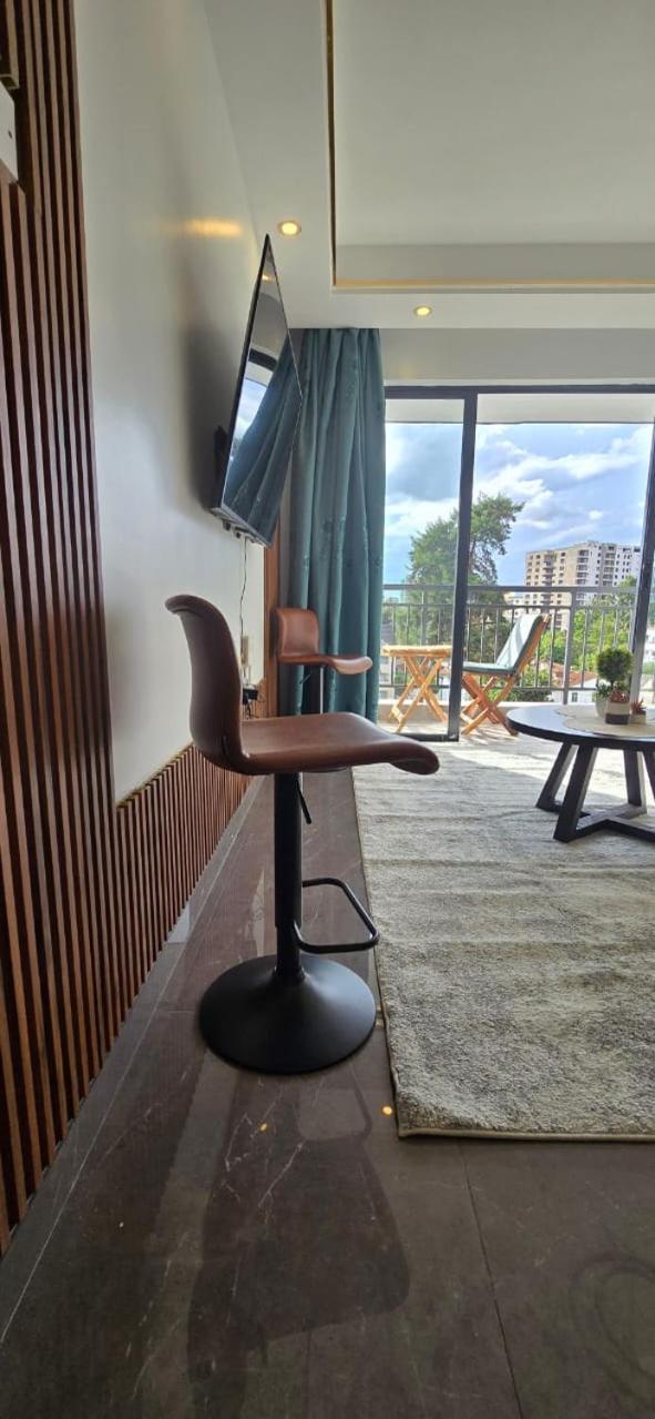 Oasis Kile- Modern 1-br, King Bed, Gym, Coffee Hse