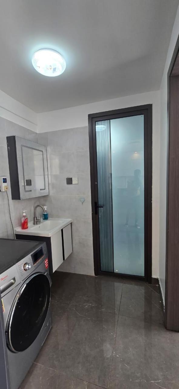Oasis Kile- Modern 1-br, King Bed, Gym, Coffee Hse *