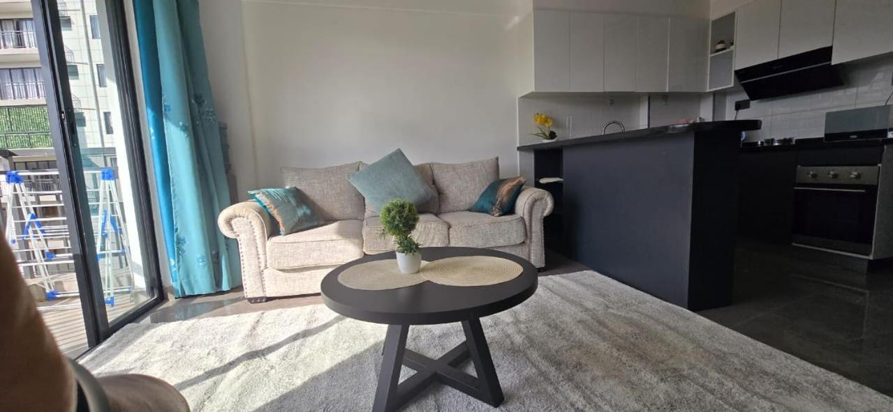 Oasis Kile- Modern 1-br, King Bed, Gym, Coffee Hse Apartment