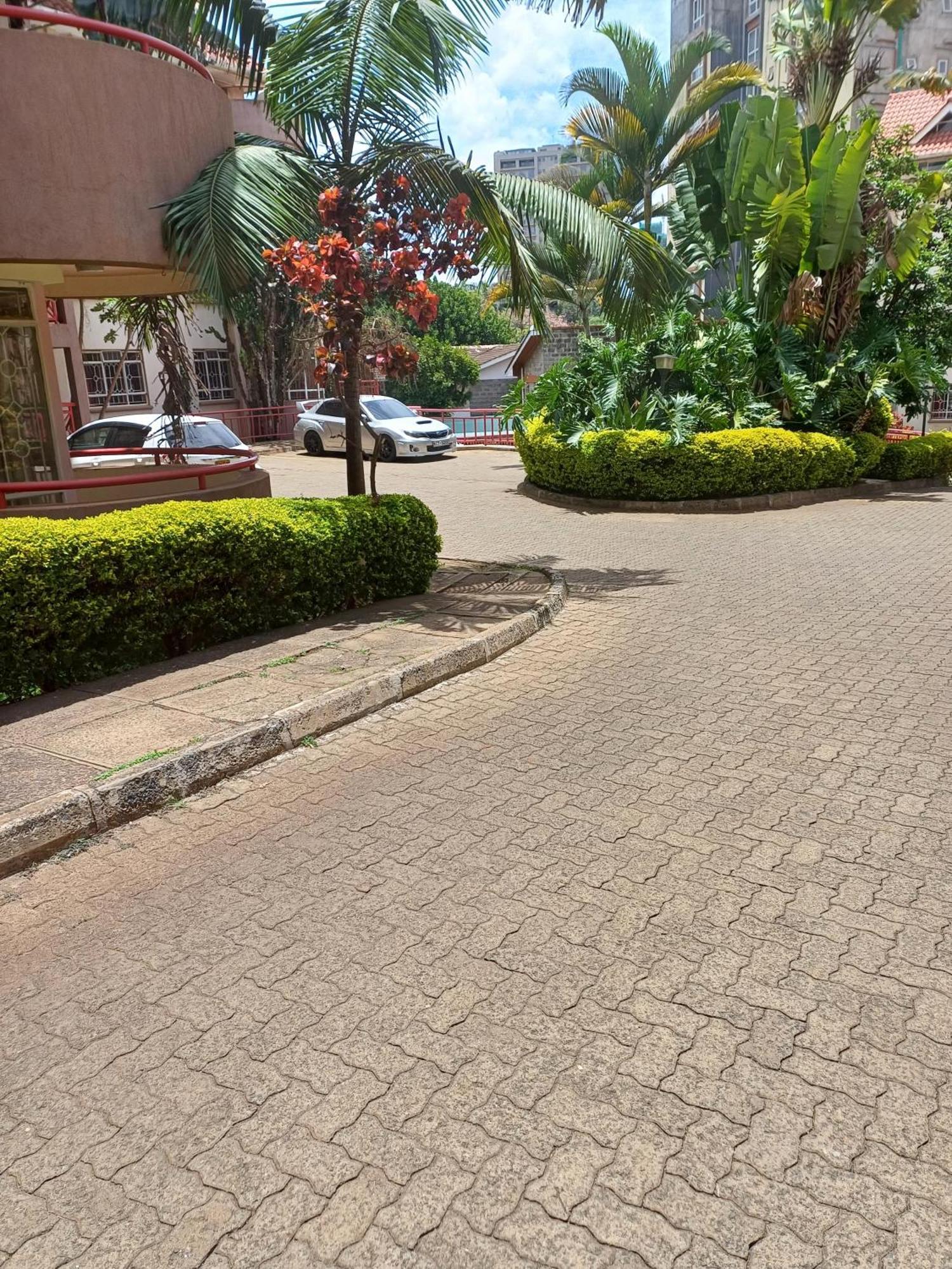 Homely 1 Bedroom With A Balcony, Westlands *