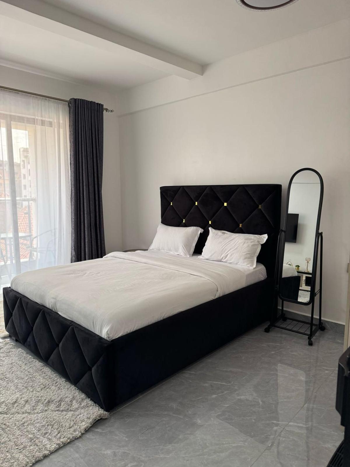 Gorgeous In Kileleshwa With A Pool And A Gym Apartment *