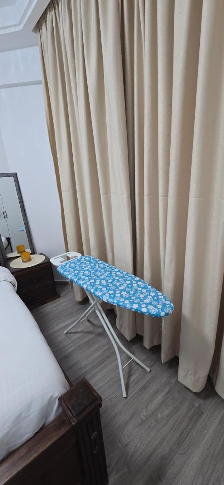 Oasis Kile- Modern 1-br, King Bed, Gym, Coffee Hse *