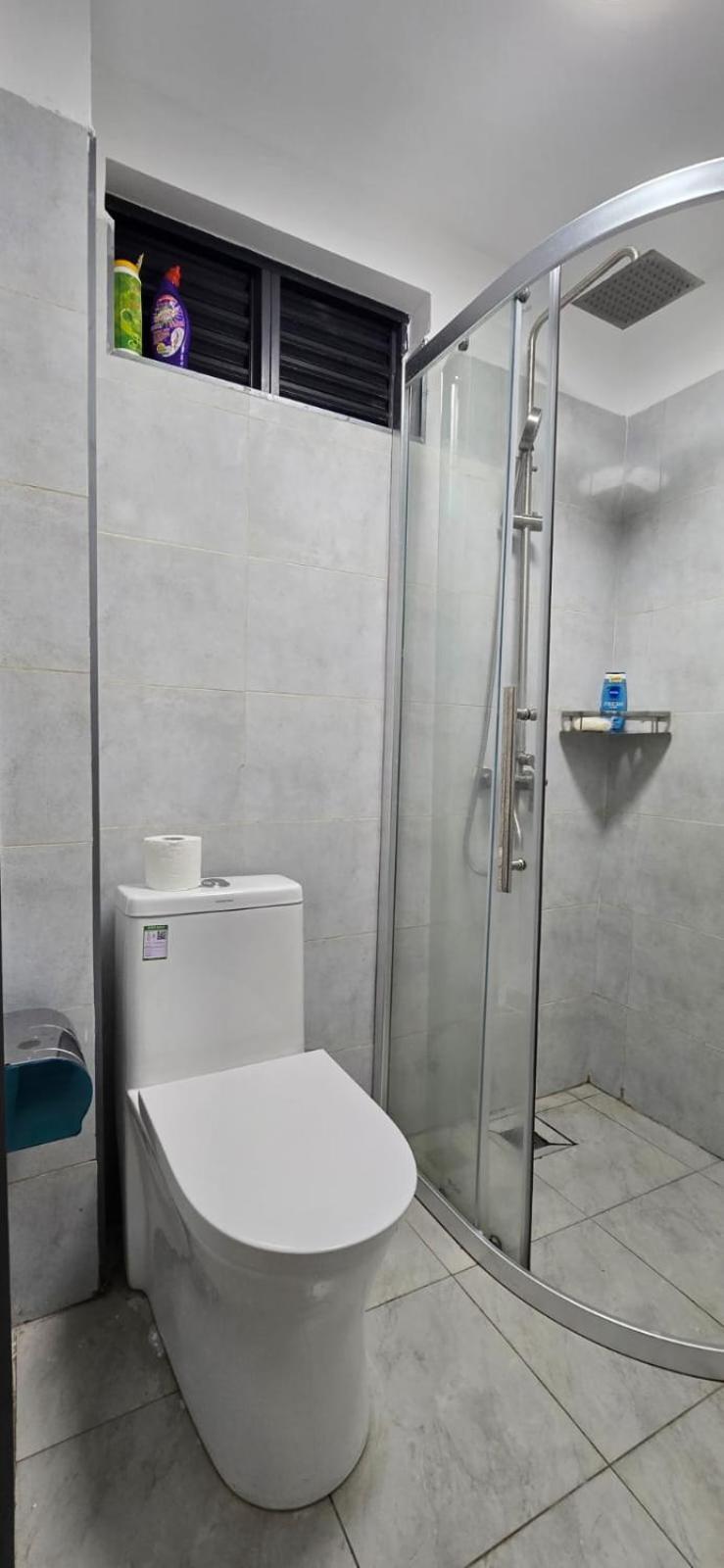 Oasis Kile- Modern 1-br, King Bed, Gym, Coffee Hse Apartment