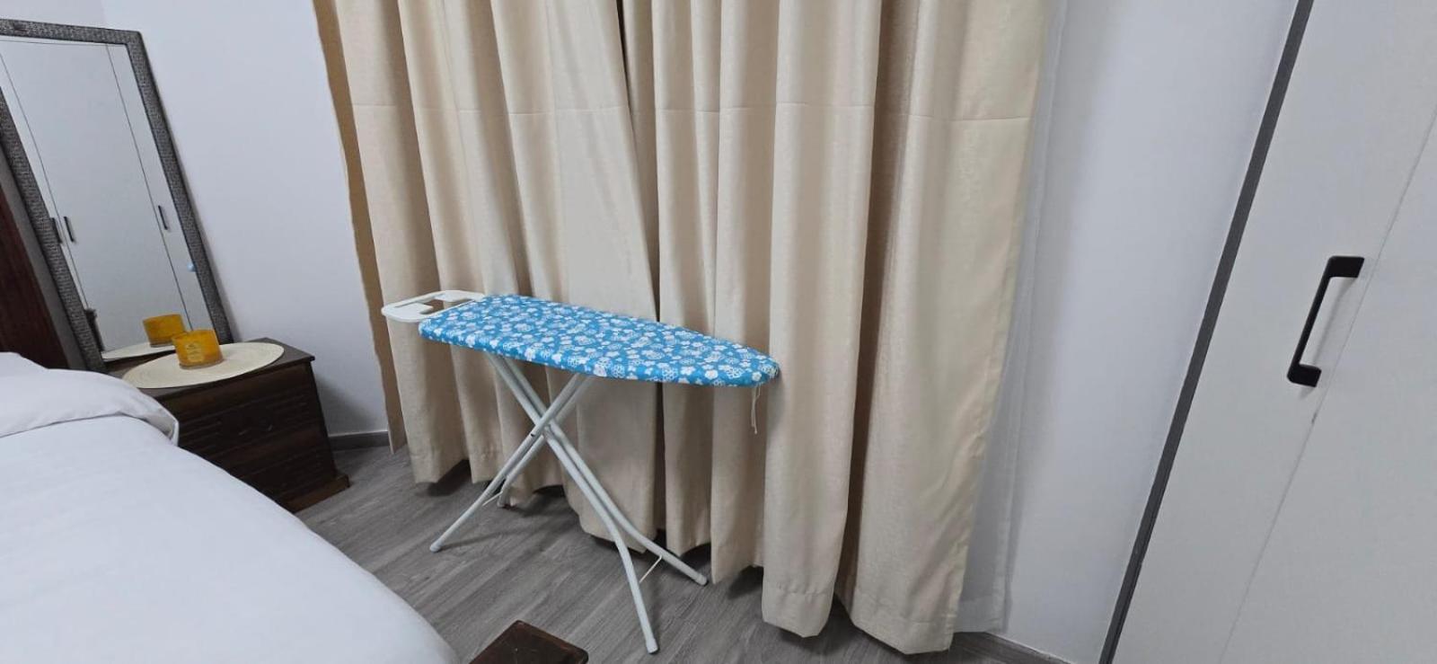 Apartment Oasis Kile- Modern 1-br, King Bed, Gym, Coffee Hse