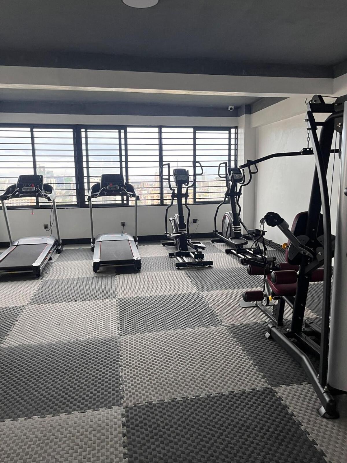 1 Bdr With Gym And Rooftop Bar In Kilimani Nairobi
