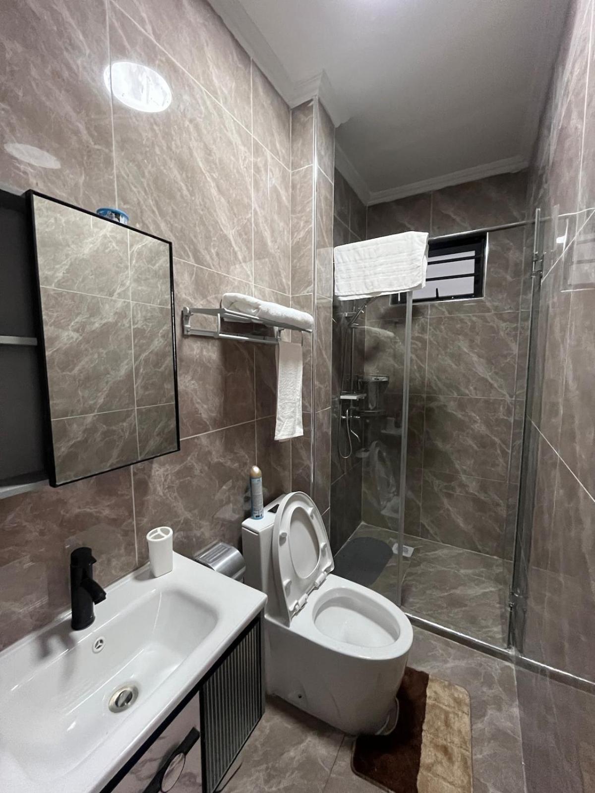 1 Bdr With Gym And Rooftop Bar In Kilimani *