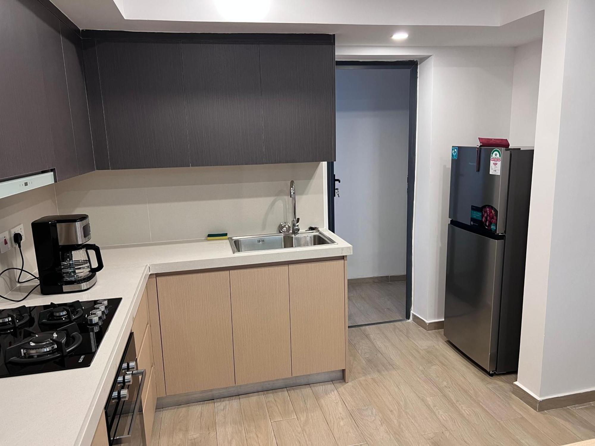 Modern Two Bedroom With Stunning Views *