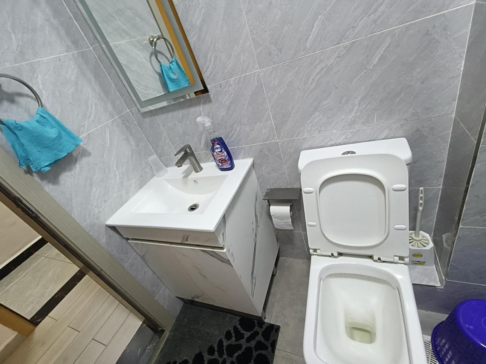 Cityscape Apartment *