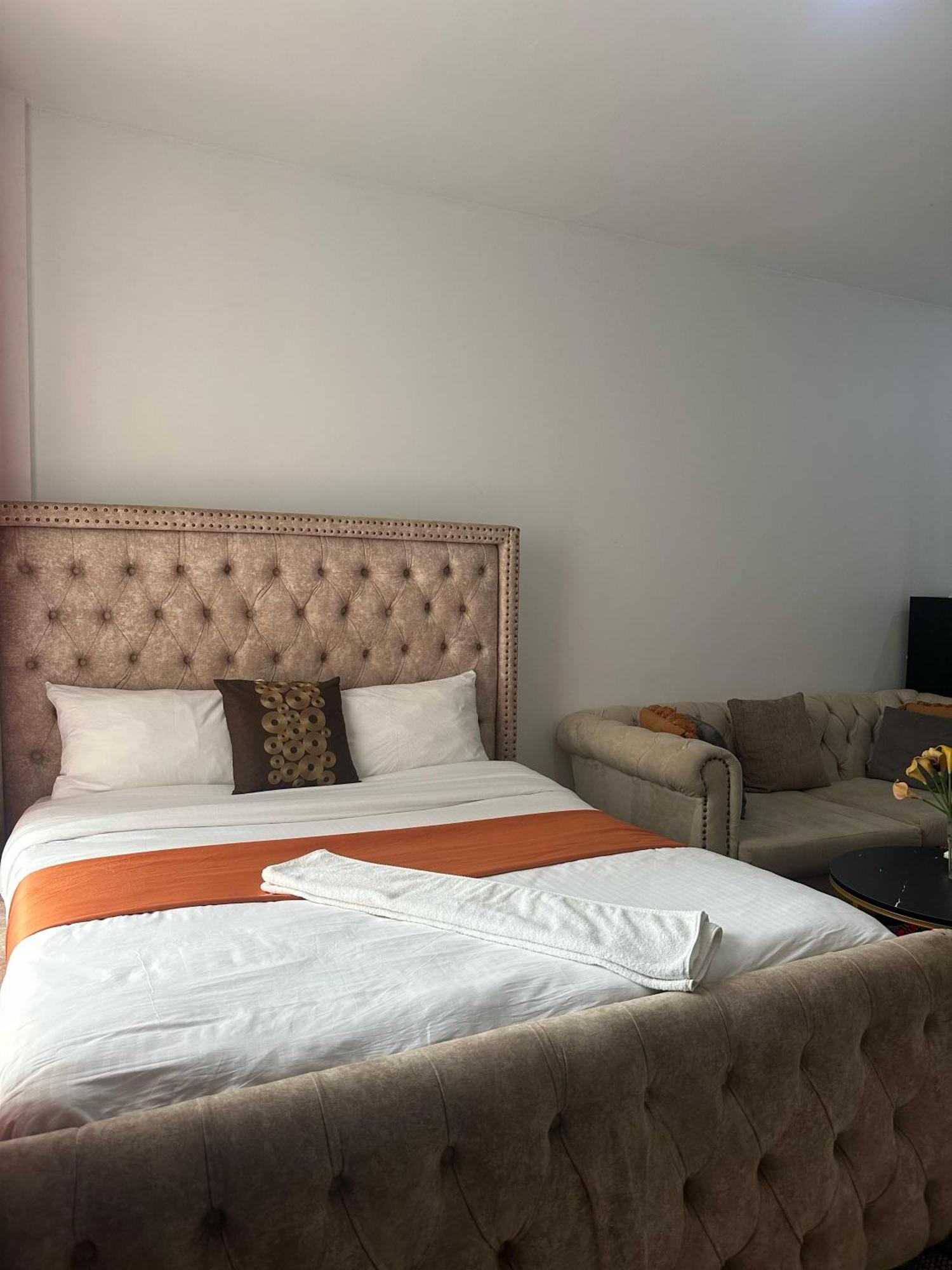 Modern Near Junction Mall Wi-fi, Smart Tv, Free Parking Apartamento
